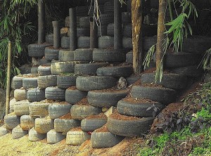 Reinforced wall constructed entirely of used car tyres and soil in St. Georges Grenada / fishafoto - flickr Creative Commons