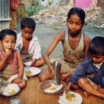 Bangladeshi children eating food / Photo Credit:WFP/Abdul Mannan