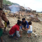 PUROK. The purok, a smaller unit in villages in Daram, serves as a support network for Guindapunan residents, helping survivors like the Gudines family to pick up the pieces after the disaster/ Photo by Voltaire Tupaz/Rappler